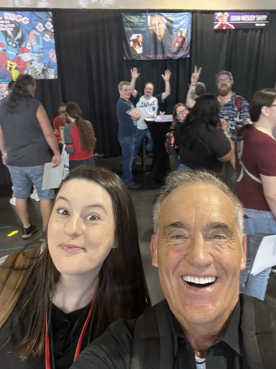 JohnWesleyShipp's tweet photo. And that’s a wrap! Thank you @WilmingtonGeek Expo #WilmingtonNC and #mikefederali @RScottParks and everyone for another beautiful weekend. Safe home … til next time 🙏🏼♥️🥳 https://t.co/vYKOTn7sBm