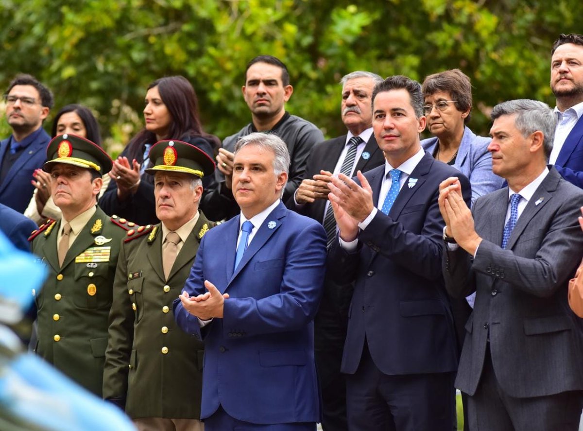 MartinLlaryora's tweet photo. La ciudad de Córdoba da inicio a los actos oficiales en homenaje a los veteranos y caídos en la guerra de #Malvinas. Presido está emotiva ceremonia junto a autoridades provinciales, municipales, representantes de las Fuerzas Armadas, excombatientes y vecinos. 
#MalvinasArgentinas https://t.co/7icESE25B6