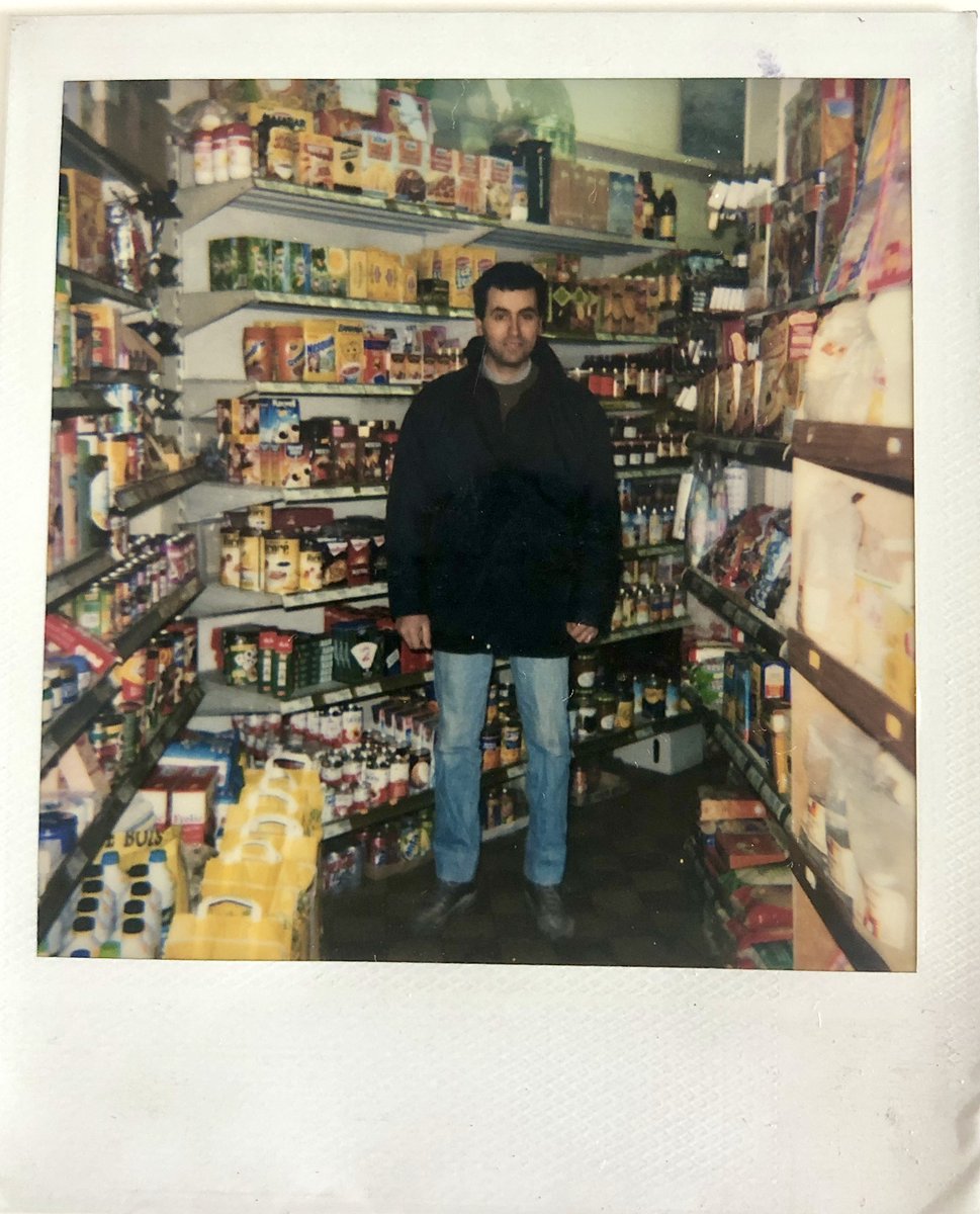 Ravie d'annoncer que mon docu sonore relatant les récits de vie d'épicier·ères maghrébin·es pour l'émission <a href="/LSDseriedoc/">LSD la série documentaire</a> sera diffusé du 10 au 13 avril à 17h sur <a href="/franceculture/">France Culture</a>. Merci à mon père et aux autres épicier·ères, sans eux et elles rien n'aurait été possible 🫶