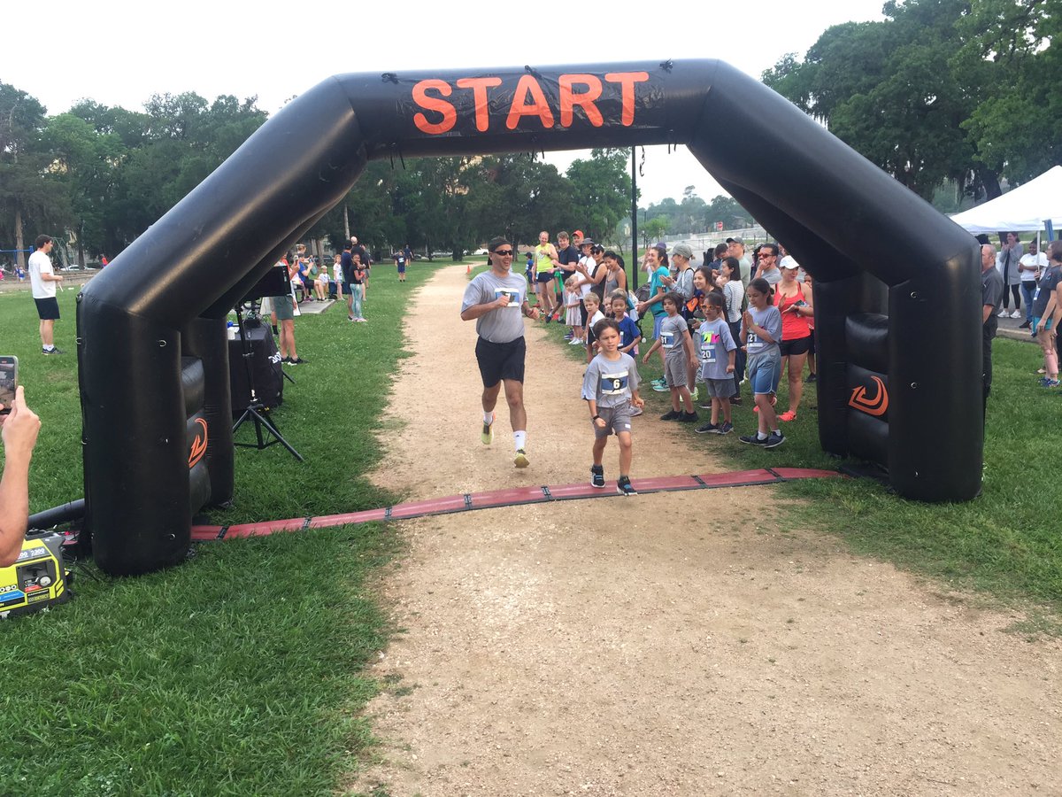 PoeElementary's tweet photo. The inaugural Poe Fun Run. 1K for each grade followed by a 5K for the brave! @HISDElementary2 @MilonAngela @TeamHISD https://t.co/zaWifFKGRM