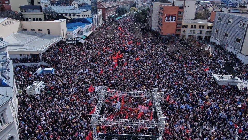 adriatikk's tweet photo. Crowds like these could only be seen in the #Prishtina squares in 1989 and 1998, when freedom was sought from Serbia.
This is what these squares look like today, when justice is sought for those who fought for freedom from #Serbia.
The largest gathering of post-war #Kosovo! #KLA https://t.co/xaQKwbBQTO
