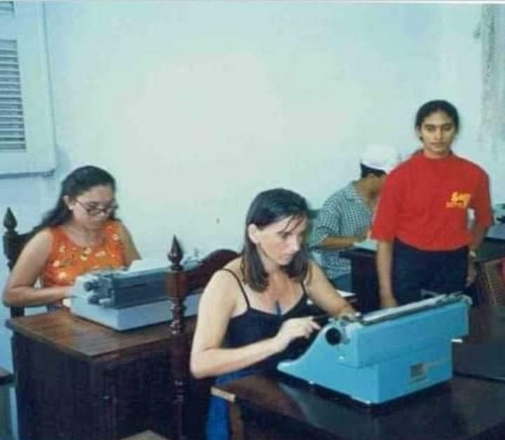 _kinem_aliel's tweet photo. Quem aqui fez curso de #datilografia 
#anos70e80?😃
🙋 https://t.co/C8oiUH1VPx