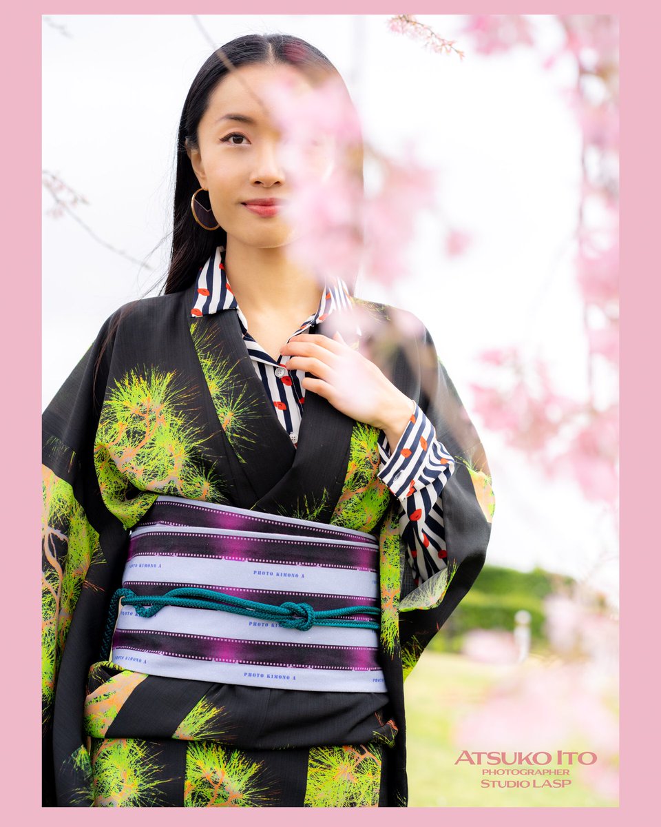 PhotoKimonoA's tweet photo. PHOTO KIMONO A 
フォトグラファーATSUKO ITOのフォトアートを東レのセオアルファにプリントし単衣着物ブランド♪
レトカジ(レトロカジュアル)コーデのご紹介です♪
着姿モデル:星野将美さん
写真撮影:ATSUKO ITO 

#PHOTOKIMONOA 
#着姿モデル 
#レトカジ
#コーデ 
#モデル https://t.co/f2ssoiYitr