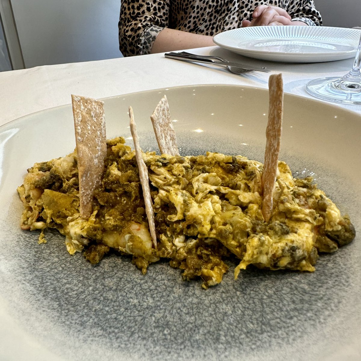 lombardia's tweet photo. Mi resumen de El campero: mucho atún y poco chocolate. Todo muy bien puesto, producto rico… Pero es raro que tuerza el morro cuando traen una cuenta y hoy lo he torcido. https://t.co/8QqvUdDKuz