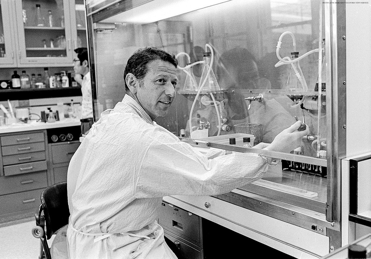 VIncelius's tweet image. ScienceMagazine: Paul Berg was a pioneering biochemist whose work made genetic engineering possible. With his death, "science has lost one of its strongest, most humane, and most accomplished supporters." 

Take a look back at his life in a new #ScienceR…