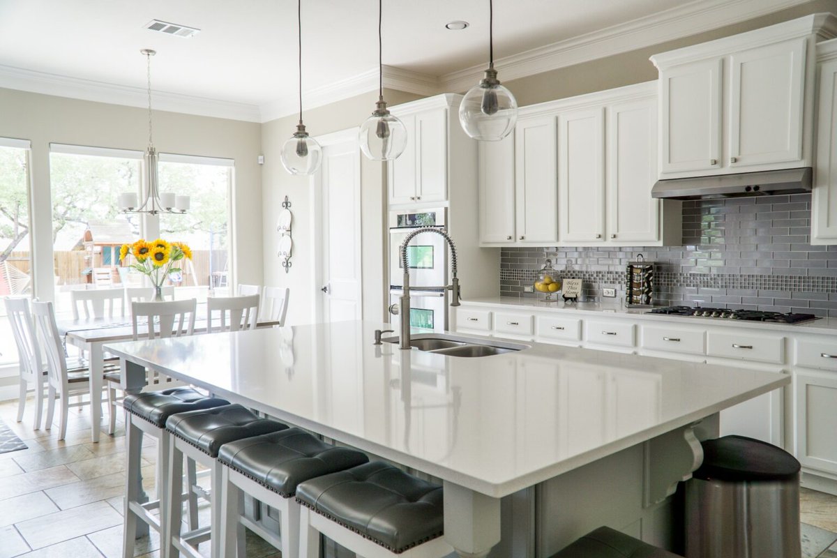 dessie_hardee's tweet photo. Here's help for planning a #homerenovation that includes adding a #kitchen island.  https://t.co/vc37DJTCW8 https://t.co/hA1I795IeJ