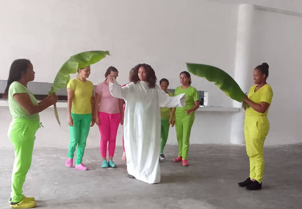 Derecho_paz's tweet photo. Asimismo, en cada establecimiento diariamente realizan actividades religiosas; garantizando desde el @Mppsp_vzla los derechos fundamentales a la población penitenciaria tal como lo establece nuestra Carta Magna. https://t.co/PcF8lB98R6