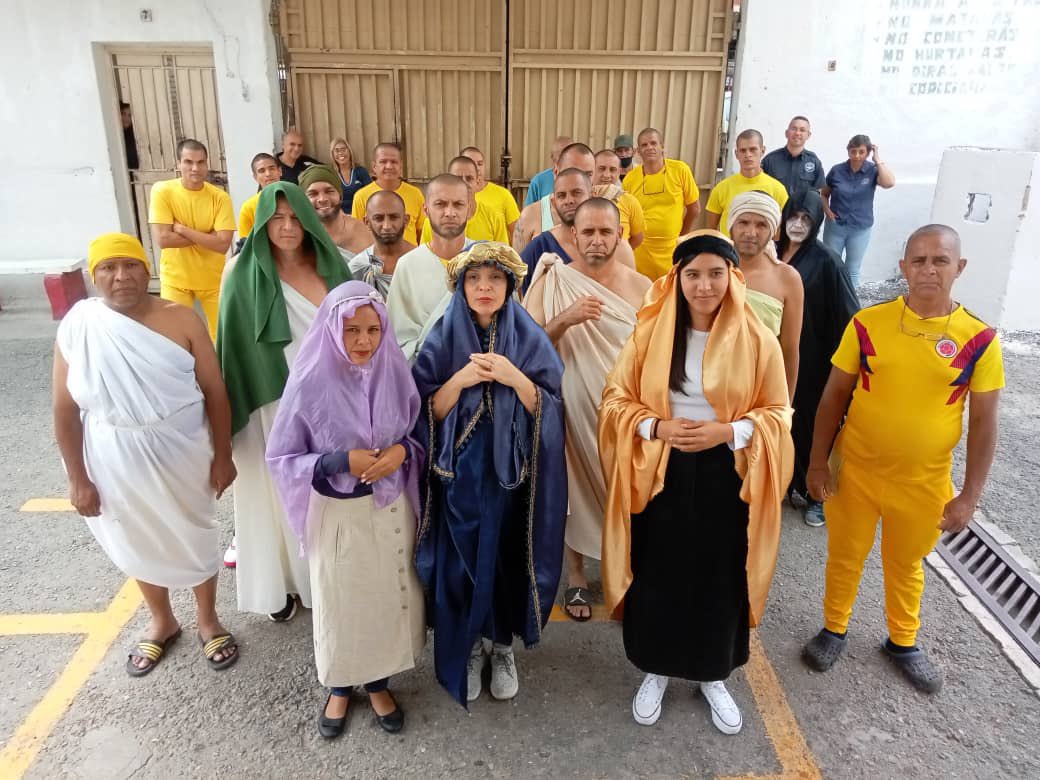 Derecho_paz's tweet photo. Asimismo, en cada establecimiento diariamente realizan actividades religiosas; garantizando desde el @Mppsp_vzla los derechos fundamentales a la población penitenciaria tal como lo establece nuestra Carta Magna. https://t.co/PcF8lB98R6