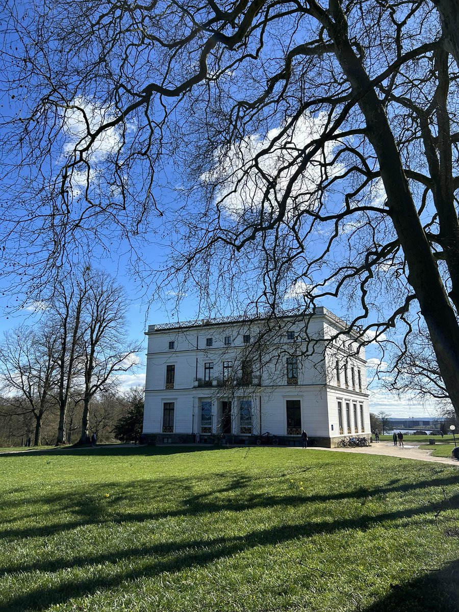 histmuseenhh's tweet photo. Ab heute im #JenischHaus zu sehen: #Elbwärts
https://t.co/thUFYkN5Ol
#Ausstellung #Hamburg #Kunst https://t.co/QeXrP0xeLE