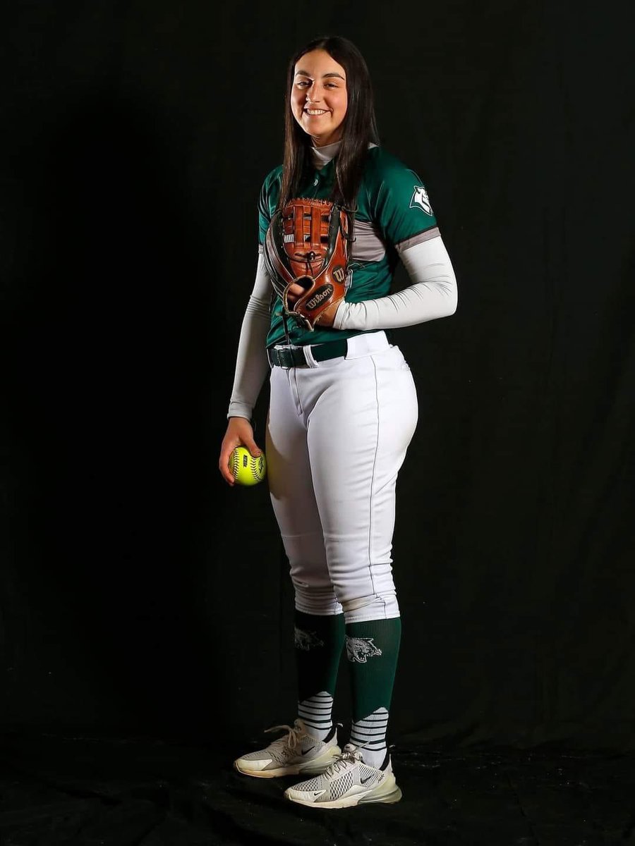 bmchsd's tweet photo. 🥎 Two @BellmoreJFK Cougars were named to @Newsday’s Top 100 Softball Players for 2023. Way to go Gianna Costaro and Sami Levine. https://t.co/5oncF6clEI