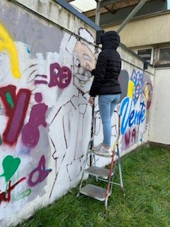 LpMorette's tweet photo. A l'issue d'une semaine de pratique, ça y est, la fresque a pris forme ! Merci à Boris Botz et aux élèves de 3e PM👍👍👍
#passculture #EAC
@helloborisbobz 
@daac_nancy_metz 
@SFanucchi1 
@agnesmitzner2 https://t.co/myVlYaWgxZ