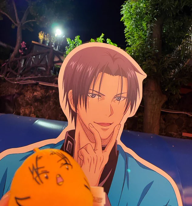 遊園地にスーツでくる人たちとやっと会えたねと月と桜とくろばすしょっぷと映えスポット 