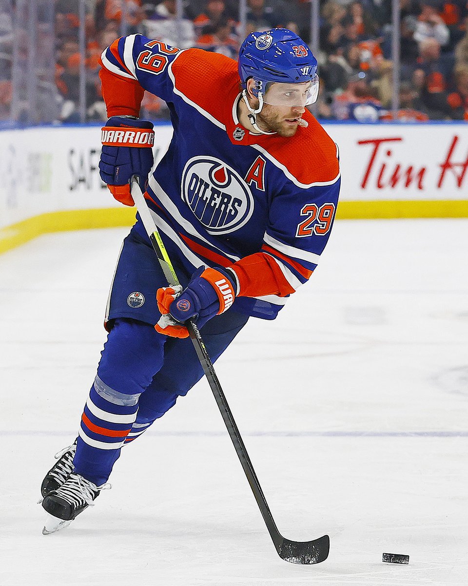 otto_focus's tweet photo. Draisaitl with the hat trick and becomes a 3 time 50 goal scorer. https://t.co/rnDu11tmgS