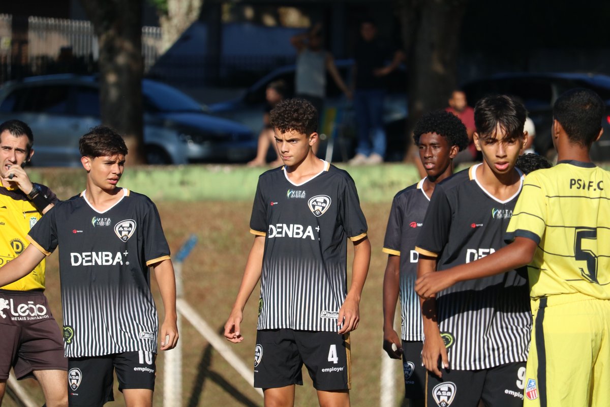 ogalomaringa's tweet photo. Na quinta partida do Aruko Sub-15 na Copa Cidade Canção, a equipe saiu com mais uma vitória: 4 a 1 contra o PSI/Talentos FC. Os gols foram marcados por Davi Formentão, Matheus Stafussa, Lucas Henrique e João Periquito!

📷 @felipeaupes

#BaseAruko #SamuraiBlack https://t.co/LQ3QJ7b6I8