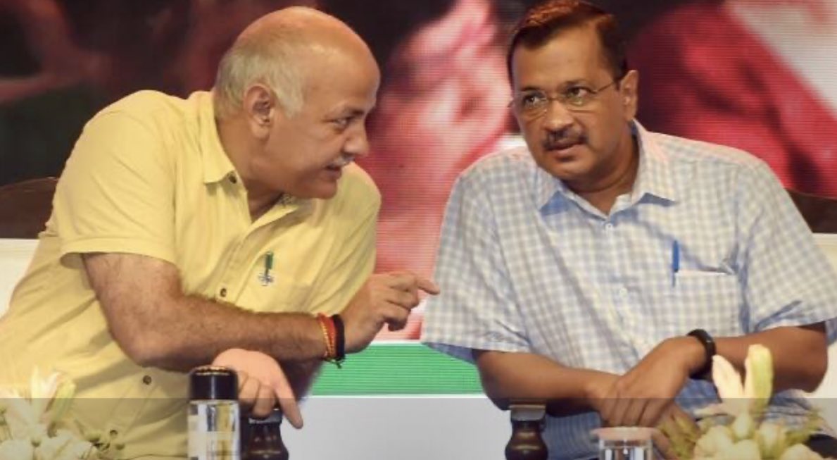 MajorPoonia's tweet photo. Kejriwal NEVER talk abt degree of Manish Sisodia 
Do you know why ?
He is 12th Pass and Kejri made him education Minister of Delhi 
He NEVER ask degree of Tejasvi Yadav,Deputy CM of Bihar 
Do you know why ?
He is 9th Fail 

But is desperate to see the degree of PM @narendramodi https://t.co/i4OhVbH6Vt