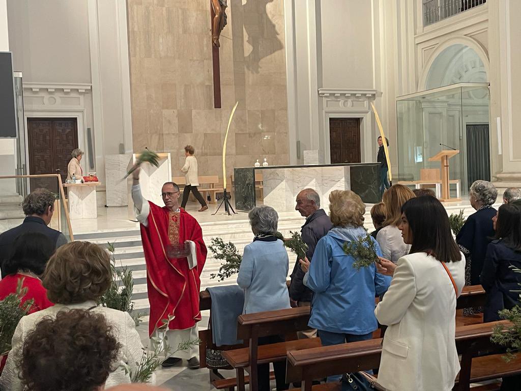 jmolaizola's tweet photo. Qué bonita es la liturgia de Semana Santa.. https://t.co/Qof1dKiTEl