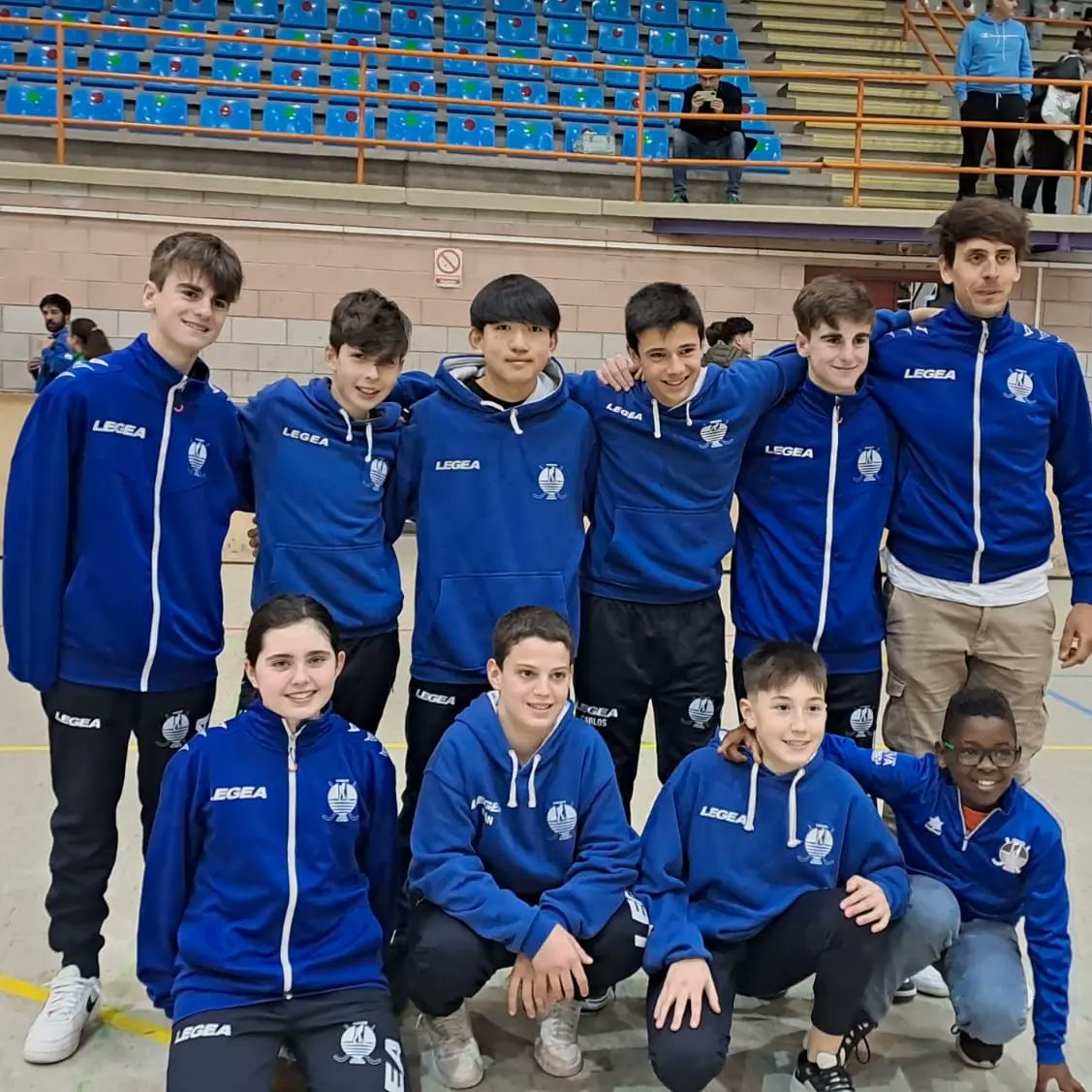 💙🏑CUARTOS DE GALICIA!!!!!🏑💙

Moi orgullosos de todos vós, do voso esforzo, da vosa ilusión e das vosas gañas de gañar.
Noraboa ós nosos grandísimos rivais, os clubes con máis solera de Galicia.
Seguimos adiante... Imos a por todas!!!!
💙🏑💙🏑💙
Sempre c@s nos@s... #ForzaCHO