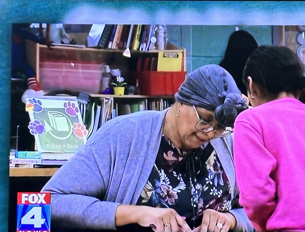 rfreers's tweet photo. Ms. Jackson is honored for incredible contributions to our KCK students at New Chelsea Elementary. What a treasure she is to our students. #DiplomaPlus ⁦@NewChelsea_Elem⁩ ⁦@kckschools⁩ https://t.co/eEgDQliX5U