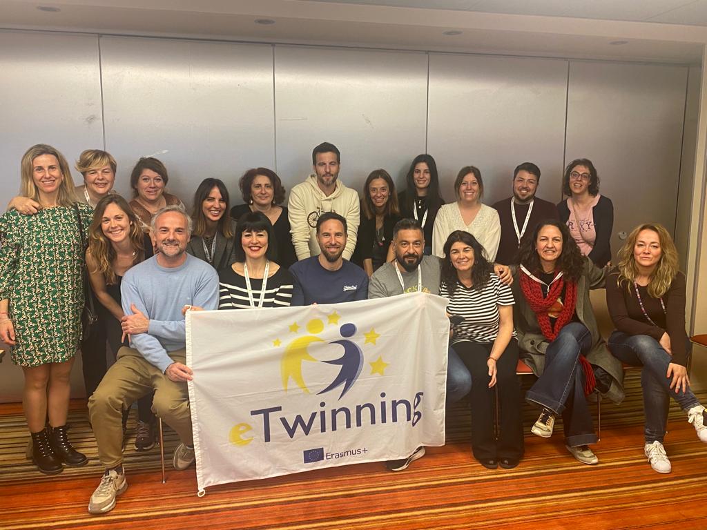 Cuando la sintonía personal y profesional se conjugan a la perfección! ¡Bravo por la delegación española del #etwinning Séminaire bilateral France -Espagne! Merci <a href="/eTwinningFrance/">eTwinning France</a> <a href="/eTwinning_es/">eTwinning España</a> <a href="/EtwinningTlse/">eTwinning Toulouse</a>
