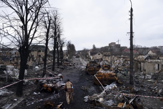 destandaard's tweet photo. In beeld | De horrorstraat in Boetsja één jaar later: nieuw wegdek, nieuw leven https://t.co/ORvlYVptzd https://t.co/GqeB9jDHQl