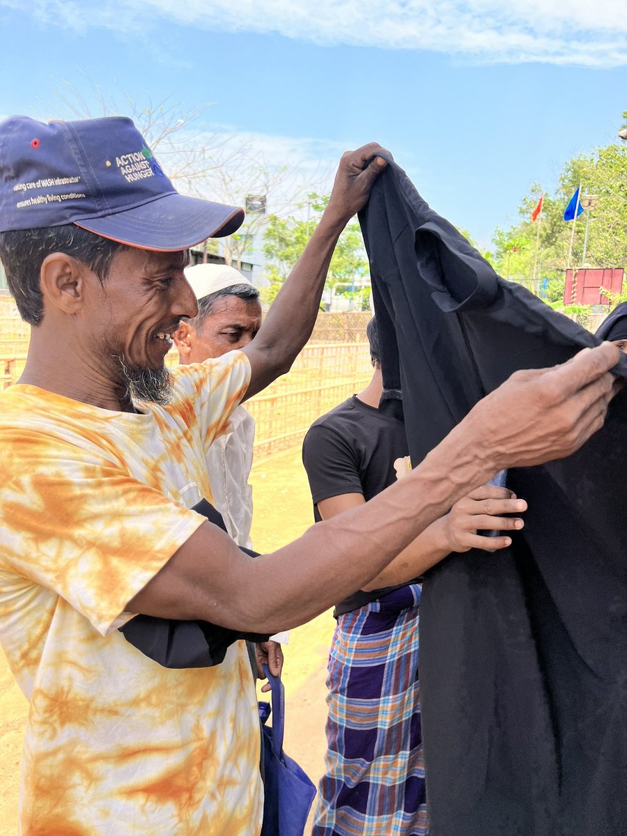 HamidKysar's tweet photo. Today , I and my #YASID team went #Rohingya camp and distributed cloths to the families who were affected by the recent fire broke out . Especially women can’t get access to many facilities due to lack outdoor wearing dress as they lost during the incident. https://t.co/zIJ0KfxEUp