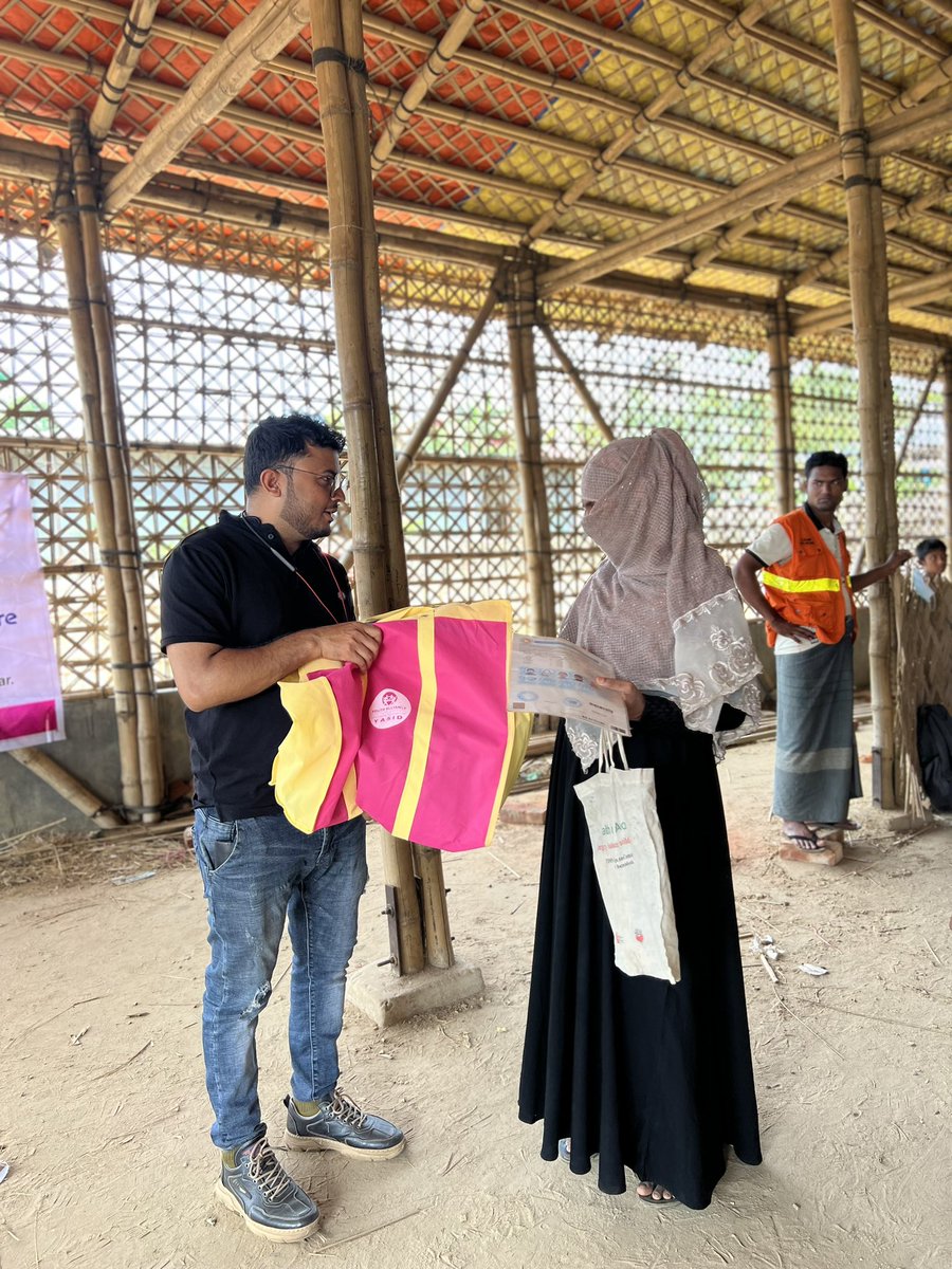HamidKysar's tweet photo. Today , I and my #YASID team went #Rohingya camp and distributed cloths to the families who were affected by the recent fire broke out . Especially women can’t get access to many facilities due to lack outdoor wearing dress as they lost during the incident. https://t.co/zIJ0KfxEUp