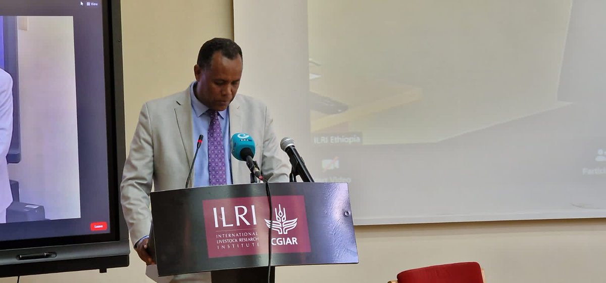 bahiigwa's tweet photo. Honored to join one @CGIAR launch with ILRI DG'sRep @NamukoloC, StateMinister @FikruRegassa &amp;others. #Agriculturalresearch &amp;innovations remains critical in influencing policy for agriculture growth inAfrica.I commend @CGIAR's work,the @AU_DARBE remains commited tothis partnership https://t.co/nJpZg4KUeq