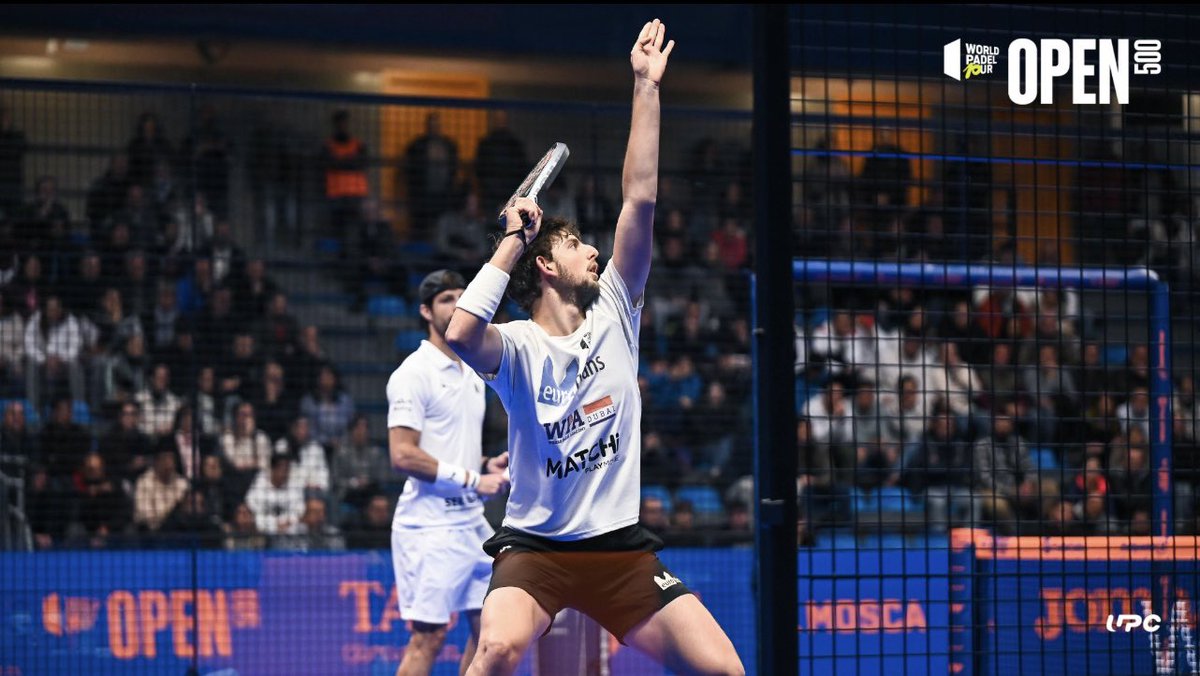 CAMPEONES ! Debuta una gran pareja y de mayor futuro aún , <a href="/yanguasjr/">mikeyanguas</a> y <a href="/momogonzalez1/">momo gonzalez</a> derrotan a Jose G Diestro y Pincho Fernández en sets corridos 6/3 y 7/6 proclamándose Campeones del <a href="/WorldPadelTour/">World Padel Tour</a> Open 500 de Reus.