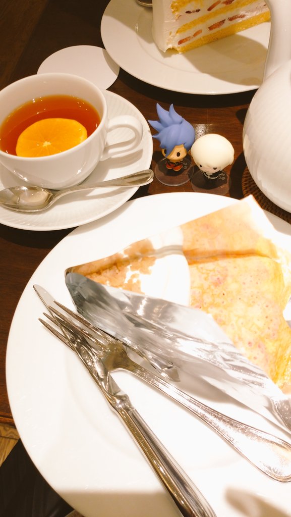 「ハーブスのケーキは大きいケーキ今いちごフェアでストロベリーミルフィーユも大きない」|83のイラスト