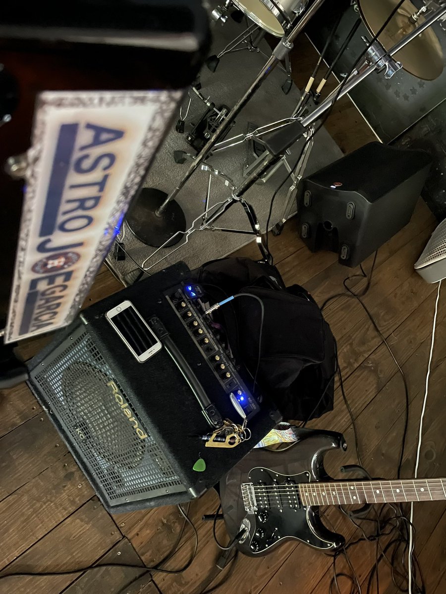 astrojoe888's tweet image. My artistic view from the gig yesterday at Spring Tavern.  Got to bring out my HSH Strat on a few songs.  Fun was had by all. #SaturdayMood #SpringTx