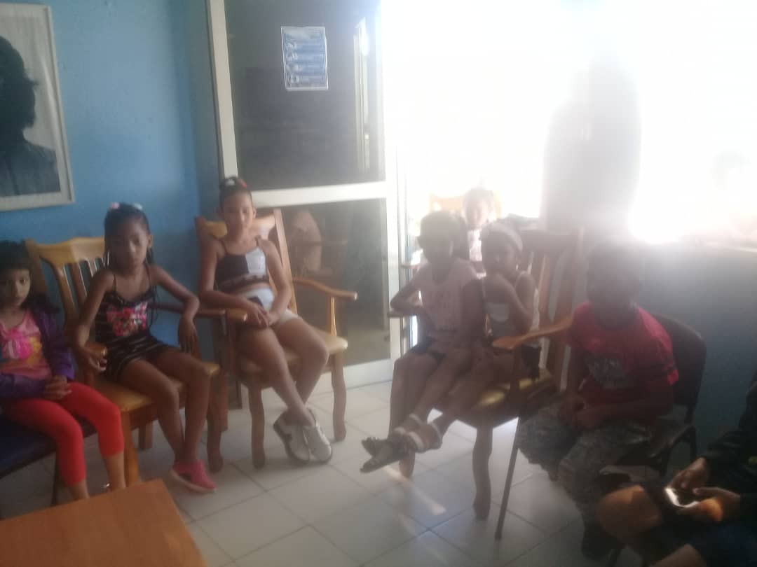 PdroJCPri's tweet photo. Instrucctores de @jovenclubPinar  realizan charla educativa y proyección de audiovisuales con los niños del  Consejo Popular #CelsoMaragoto en la instalación enclavada en este territorio en saludo al #4DeAbril . #JovenClubTeConecta @YamileRamosCord @JosCarlosCruzS3 @BlancoRdguez https://t.co/kt9C5gk2qt