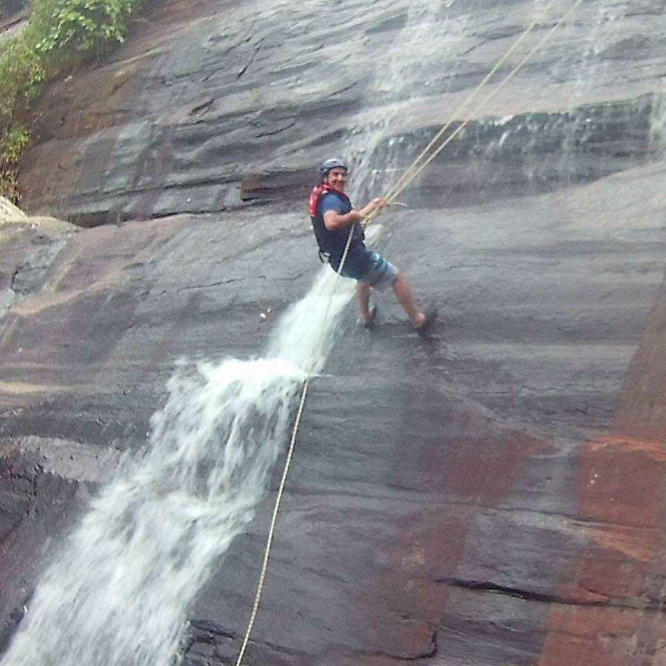 Nothing beats the feeling of conquering a new #adventure!
For this week's #SundayAdventure, I'm throwing it back to my #abseiling in #SriLanka . It was challenging, but the views from the top were worth it!

#SundayMorning #ForWhoDares #SundayThoughts #SundayMotivation