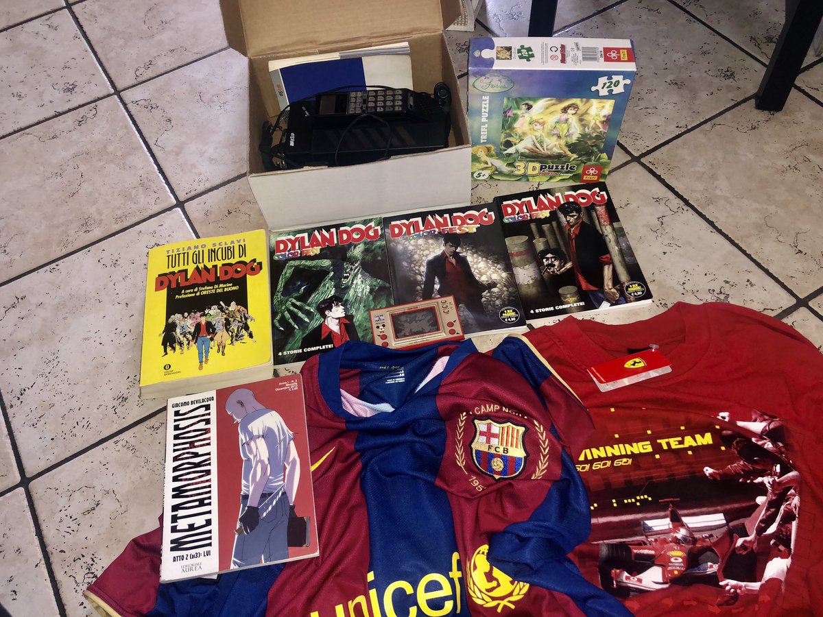 nerditudine's tweet photo. Il bottinone dal mercatino di oggi… #nokia #trilli #dylandog #metamorphosis #gameandwatch #barcellona #ferrari https://t.co/LeXIJ811A7