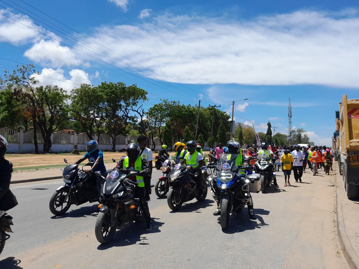 andyspeaks4's tweet photo. Marking the #WorldAutismDay 2023 at Kilifi County.
We started off with a procession from Pwani University to Kharisa Maitha stadium.
The journey to creating more awareness on Autism and Acceptance is unstoppable!
#540km4Autism
#Ride4AutismAfrica
#4thRAA https://t.co/yCTcPXLZQs