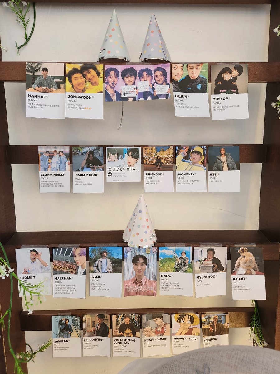 HiGK_330's tweet photo. 저 멀리서부터  포스터로
기광이만 보였던..💚
따뜻한 햇살만큼 아기자기한 기광이로 가득한 카페였어요!! 잘 보고 갑니당~ 😆
#햇살을_머금은_기광이의_계절
#Will_You_Be_Our_Spring https://t.co/ZBZ8w0yfwN