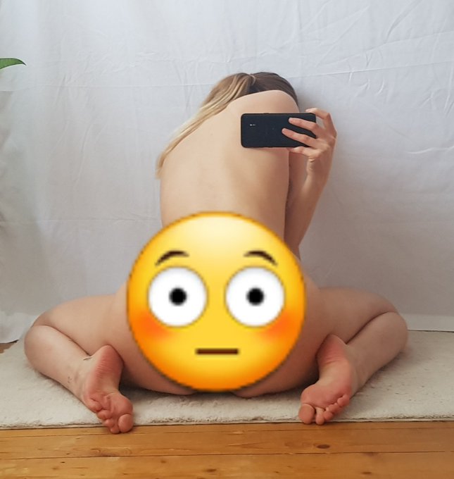 my onlyfans is free, link in bio 😳🥵 https://t.co/e9nd6gGQoa