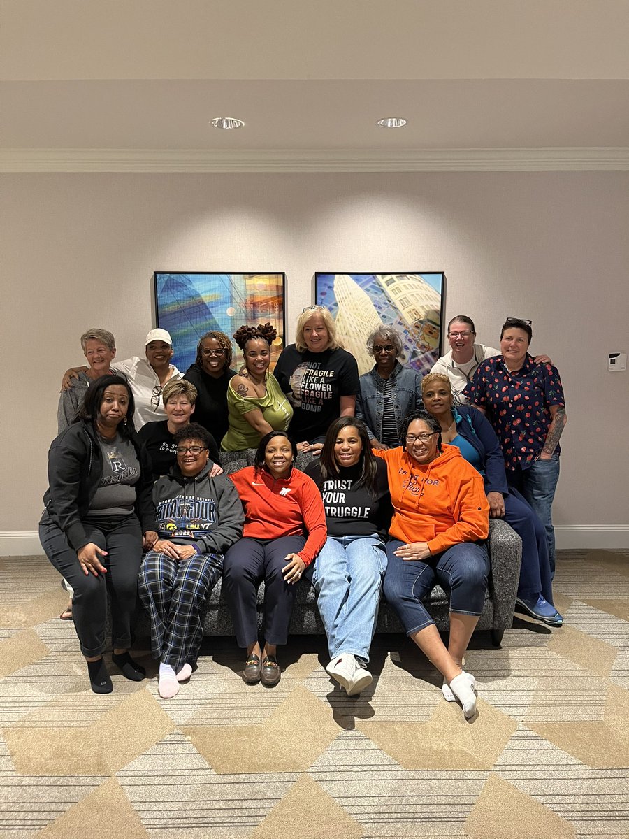 YolettMcCuin's tweet photo. I’ve been apart of a lot of cool things but nothing like what I experienced here in Dallas. These professional women took me in and poured into me while I shared my story with them! There’s something about being in a room with powerful women! So much love! So much wisdom! https://t.co/wWiomqzxF1