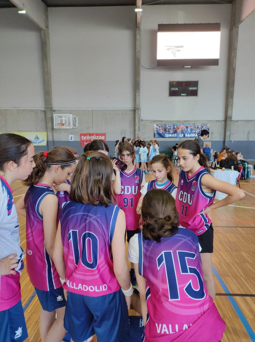 sanidubasket's tweet photo. Las chicas del equipo alevin se meten en la final del torneo de @CBBaiona de esta tarde, tras vencer a celta!!
#CDU #UVA #Valladolid #Baloncesto #BaloncestoFemenino #CDUCantera #UniversidadValladolid #LigaFemenina #SentimientoCDU https://t.co/VGMYu5HhKM