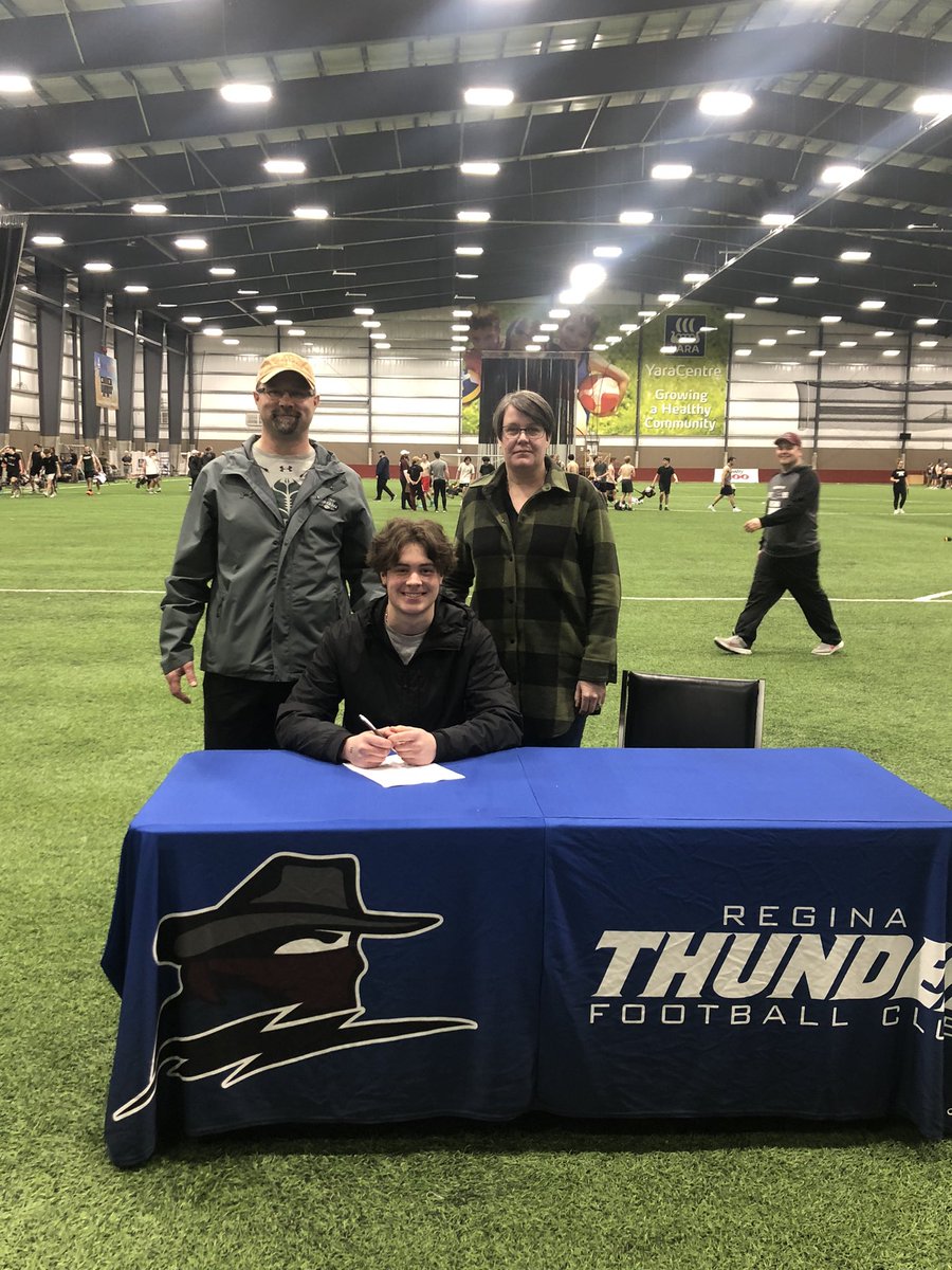 ScotchM's tweet photo. Looking forward to Lewis Rogers from @FootballSask futures &amp; provincial champion @MelfortComets wearing @reginathunder colours. We like his height &amp; size but especially how he uses that to his advantage. This coachable LB already has good technique but still has a high ceiling! https://t.co/ybMD0oxumY