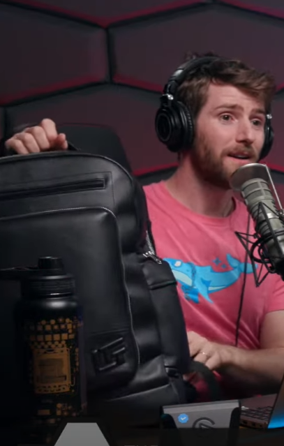 Kamynskyy's tweet photo. @LinusTech 
Is this some special/future version of Leather LTT Backpack ? Or just Linus Special ? https://t.co/3WTsgP69Rf