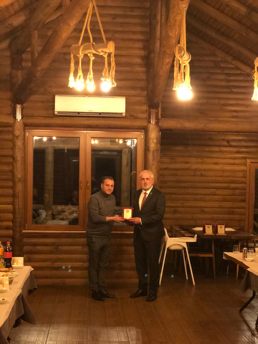 mkeskin81's tweet photo. 'Aydınpınar bizi bilir, biz de Aydınpınar'ı biliriz.'

Aydınpınar Köyü Muhtarımız Sinan Gündoğdu'ya plaket takdimleri için teşekkür ediyorum. https://t.co/dU67BpIuIw