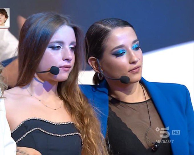 heyyimchia's tweet photo. Vi auguro una giorno di trovare un'amicizia come la loro💗
#amici22 https://t.co/KDTvrdbjVy