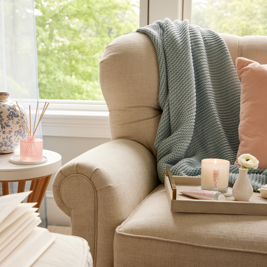 Welcome spring and soften your senses with Kimono Rose. This classic, floral fragrance creates a delicate, feminine aroma that blooms into a sensuous floral bouquet that captivates any space.