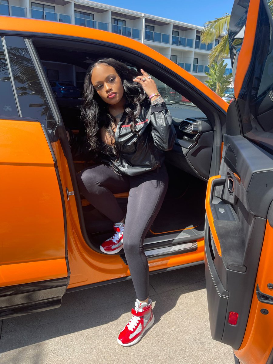 Bbynaeeee1's tweet photo. Hop out dat bitch kirkkkinnnnn https://t.co/CCjBeEISFt