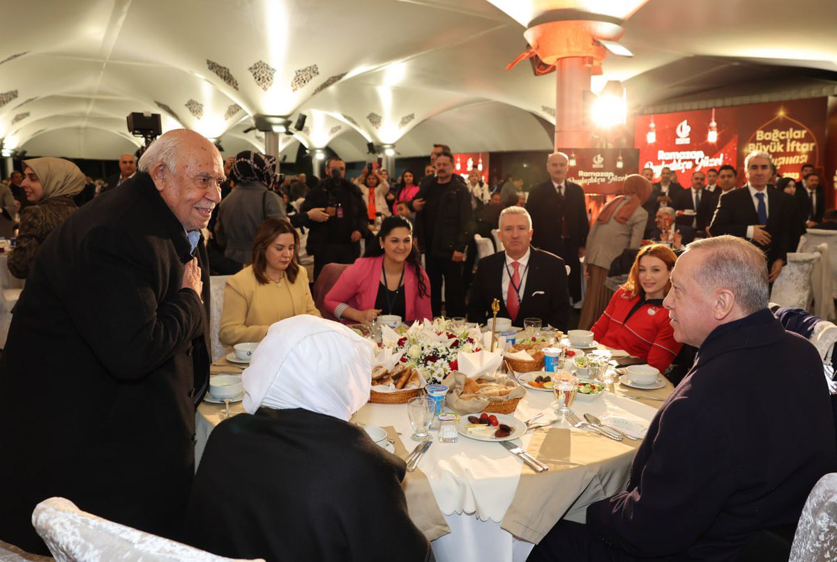 tcbestepe's tweet photo. “Türkiye’yi yatırımlarla ilmek ilmek dokuyoruz” https://t.co/l6Cu98OcwG https://t.co/4t4df1JIix