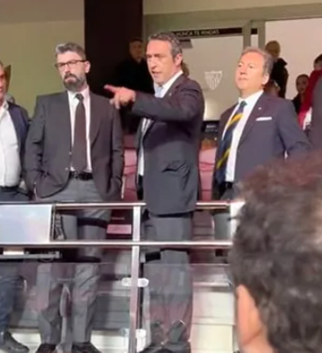 Yazıklar olsun... 
Ali Koç Fenerbahçe' yi bitirdin. 
Vakit kaybetmeden hemen YÖNETİM İSTİFA ‼️

Paranda senin olsun,
Yeter ki SEN GİT başka bişey istemiyoruz...
#alikoçistifa