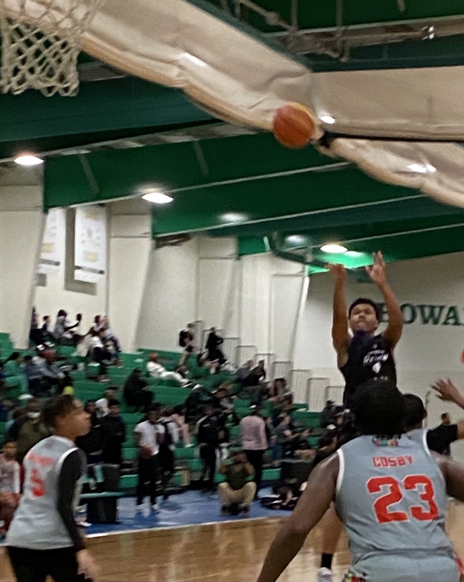 NorfolkKnights's tweet image. This Arrie McWilliams (6’1 2026 Hanover) jumper with 1.2 left is the game winner for River City Reign. He beat the buzzer to win it last weekend in North Carolina! He can shoot it! One to watch in VA 2026! #BigShots #VATipoff @BigShotsToday @BigShotsGlobal