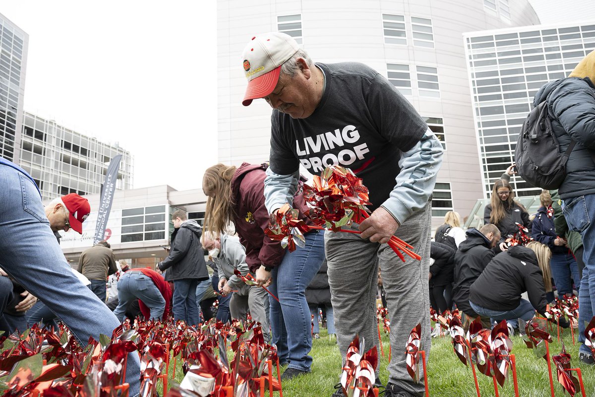 12,000 pinwheels; 2,000 donors, recipients and loved ones; an immeasurable amount of love ❤️

Thanks to everyone who helped us plant our pinwheel garden today!

#Buckeye4Life #DonateLife