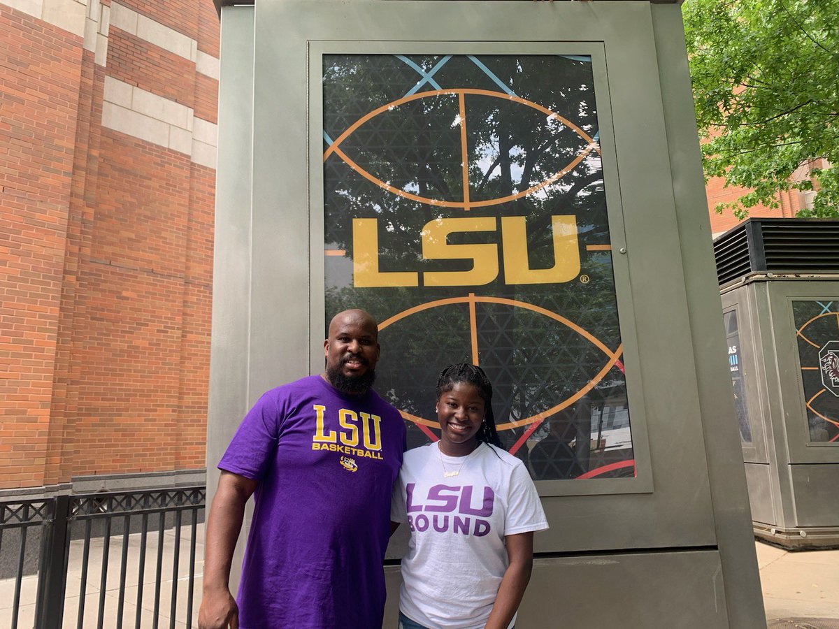EndiaPradier1's tweet photo. Let’s Geaux Tigers!!💜💛 #WFFSELFIE #Wfinalfour https://t.co/jNiN98Uxtn