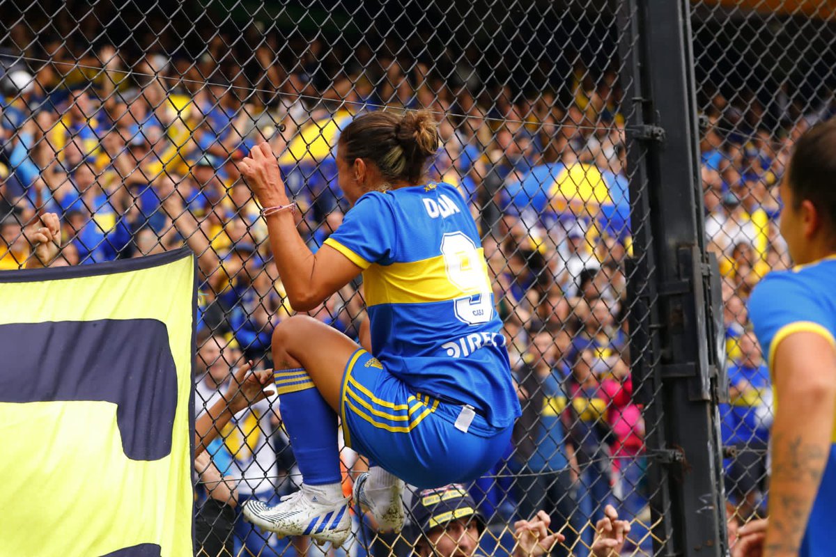 BocaFutFemenino's tweet photo. Final del primer tiempo. Gana Boca 1 a 0 ante River, con gol de @AndreaSusOjeda 

📸@10_xeneizes https://t.co/sAHJROeRvU